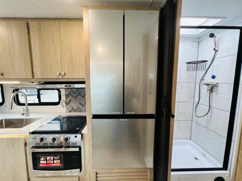 2026 Coachmen 2026 Coachmen Leprechaun - thumbnail 21