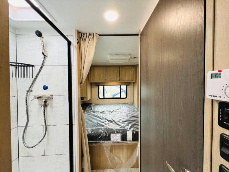 2026 Coachmen 2026 Coachmen Leprechaun - thumbnail 28