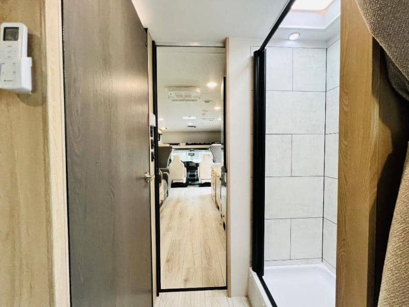 2026 Coachmen 2026 Coachmen Leprechaun - thumbnail 34