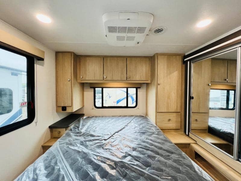 2026 Coachmen 2026 Coachmen Leprechaun - thumbnail 35