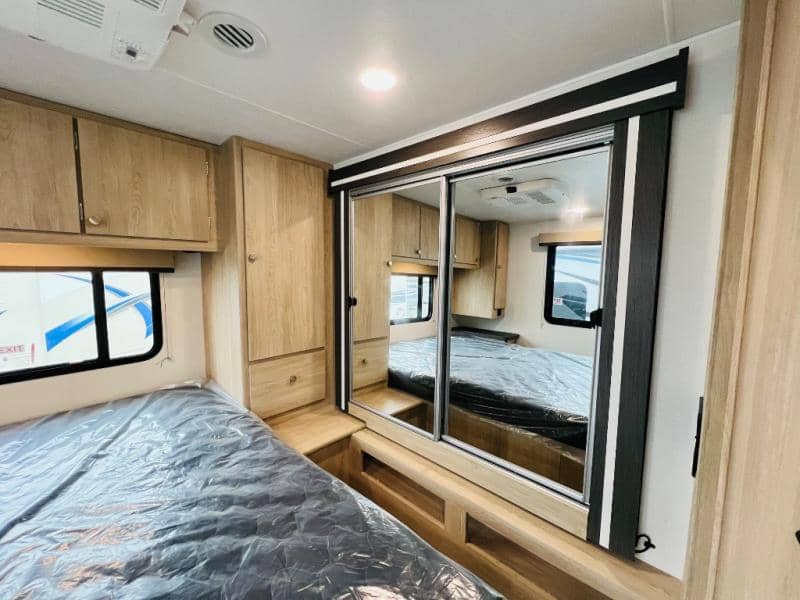 2026 Coachmen 2026 Coachmen Leprechaun - thumbnail 38