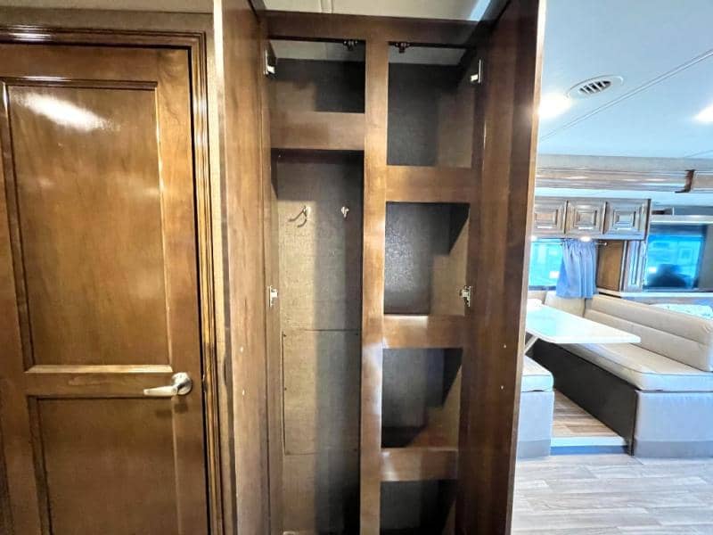 2019 Thor Motor Coach 2019 Thor Motor Coach Palazzo - thumbnail 44