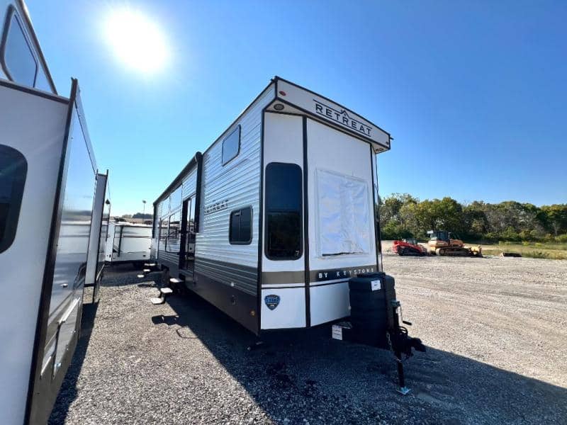 2025 Keystone RV 2025 Keystone RV Retreat - thumbnail 3