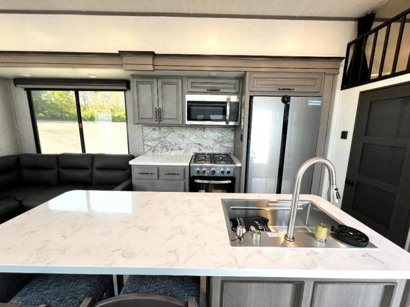 2025 Keystone RV 2025 Keystone RV Retreat - thumbnail 15