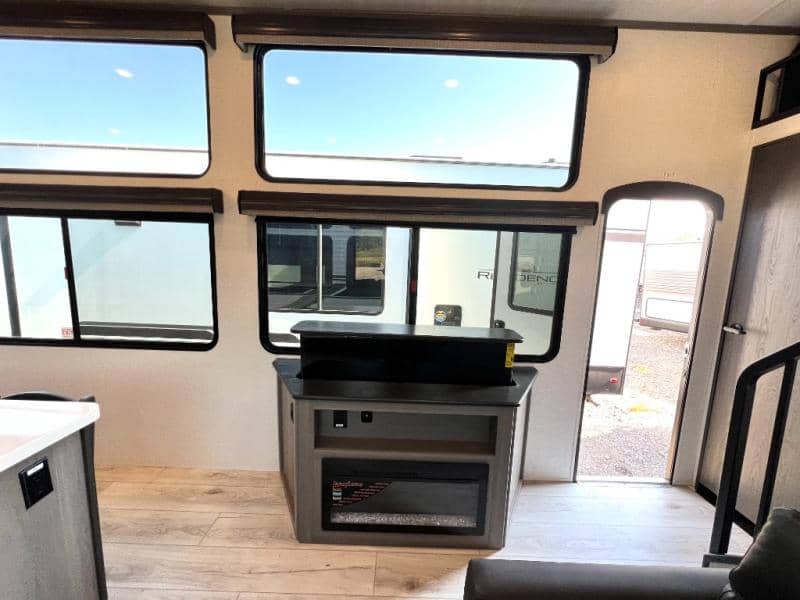 2025 Keystone RV 2025 Keystone RV Retreat - thumbnail 18