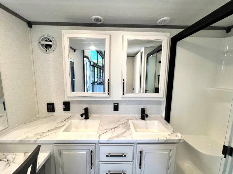 2025 Keystone RV 2025 Keystone RV Retreat - thumbnail 37