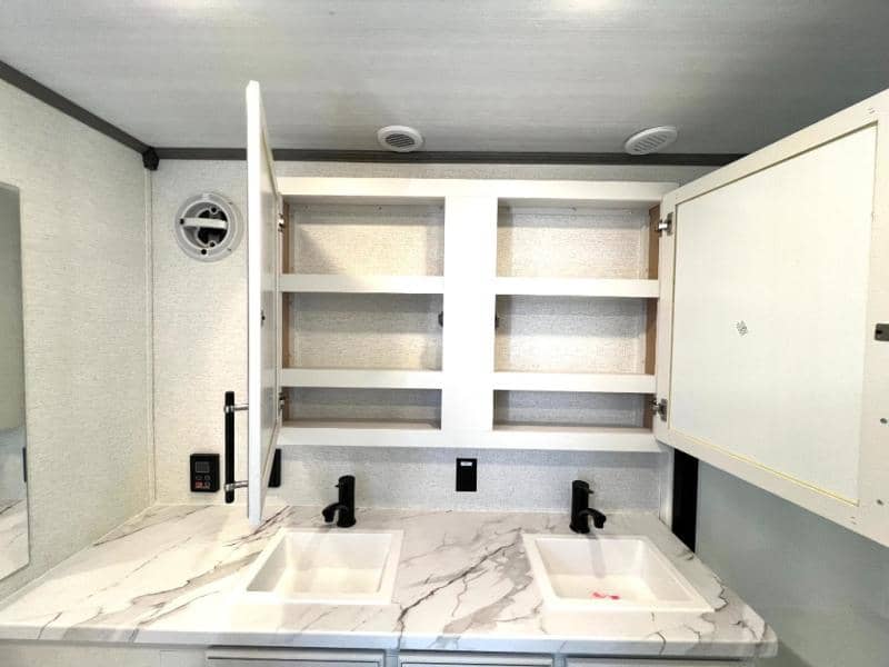 2025 Keystone RV 2025 Keystone RV Retreat - thumbnail 38