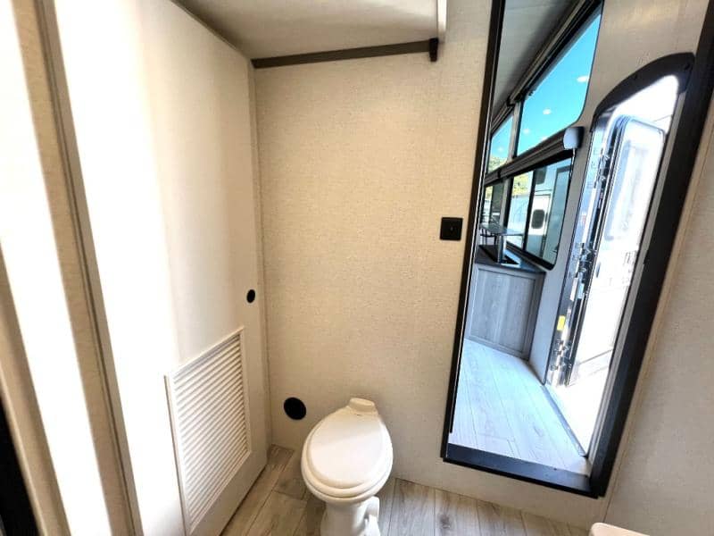 2025 Keystone RV 2025 Keystone RV Retreat - thumbnail 43