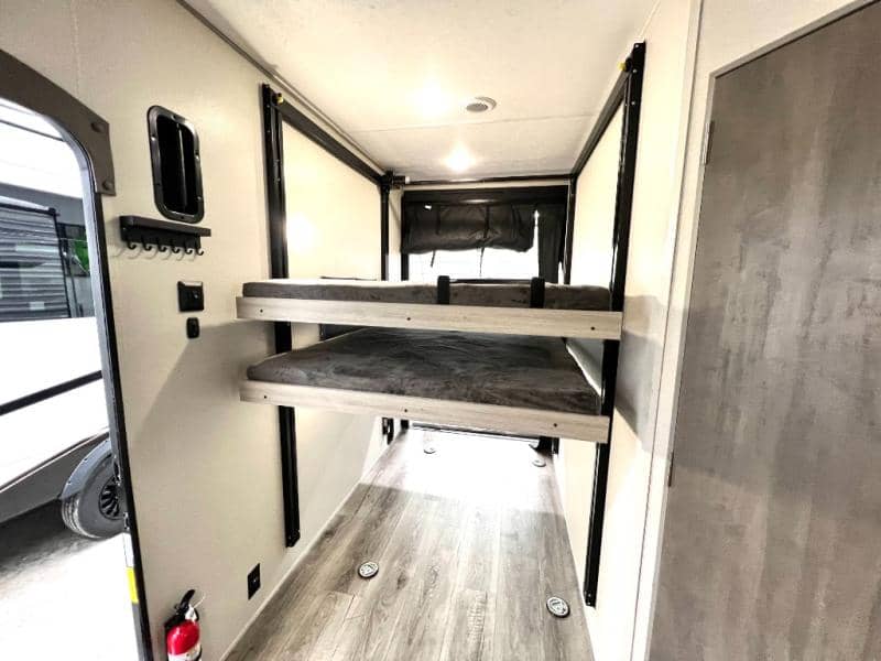 2025 Coachmen 2025 Coachmen Catalina Trail Blazer - thumbnail 4