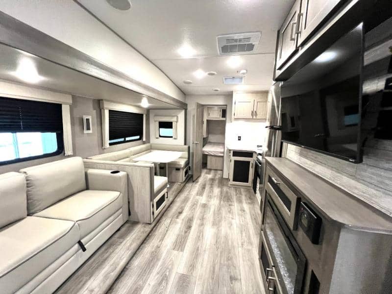 2025 Coachmen 2025 Coachmen Catalina Trail Blazer - thumbnail 17