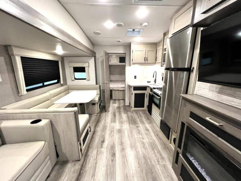 2025 Coachmen 2025 Coachmen Catalina Trail Blazer - thumbnail 18