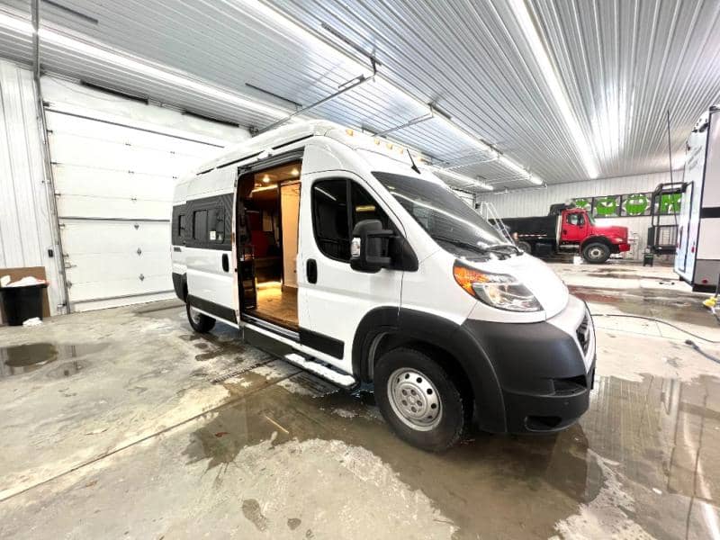 2023 Winnebago 2023 Winnebago Roamer - thumbnail 10