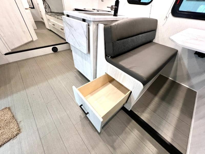 2024 East to West 2024 East to West Entrada - thumbnail 23