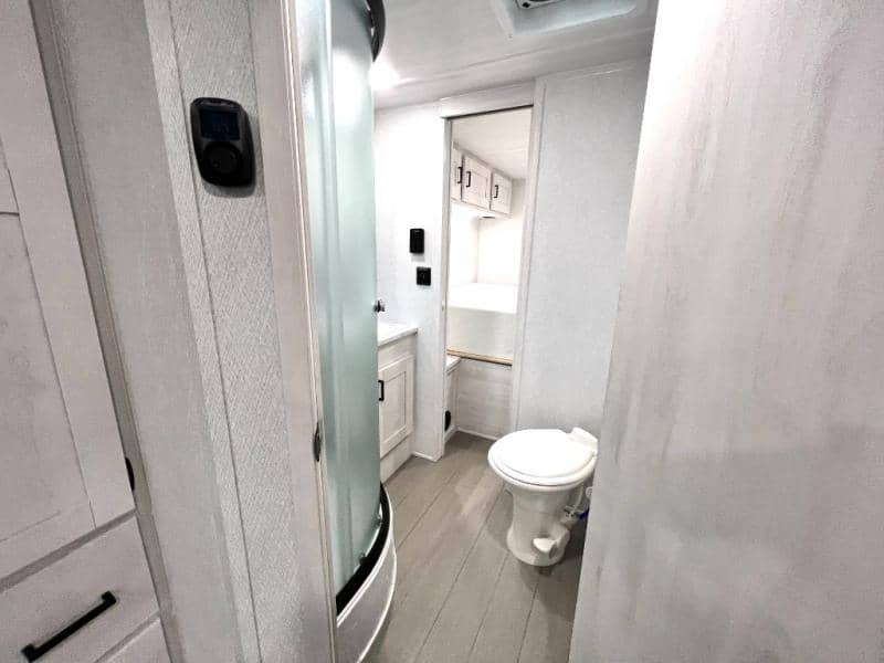 2024 East to West 2024 East to West Entrada - thumbnail 35