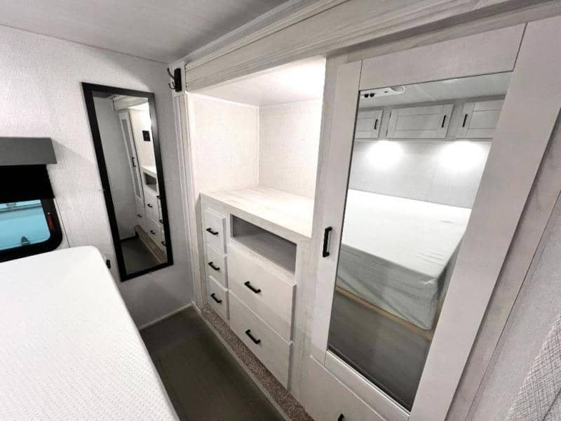 2024 East to West 2024 East to West Entrada - thumbnail 43