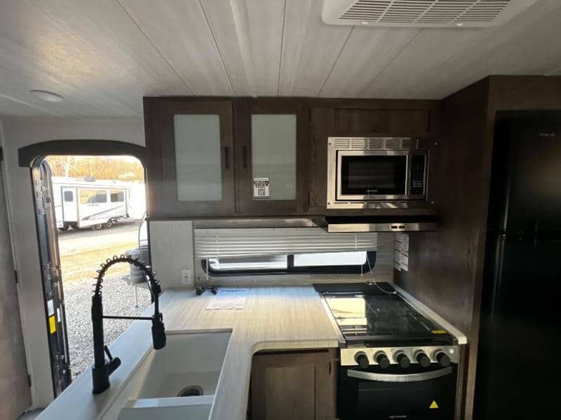 2022 Forest River 2022 Forest River Wildwood - thumbnail 18