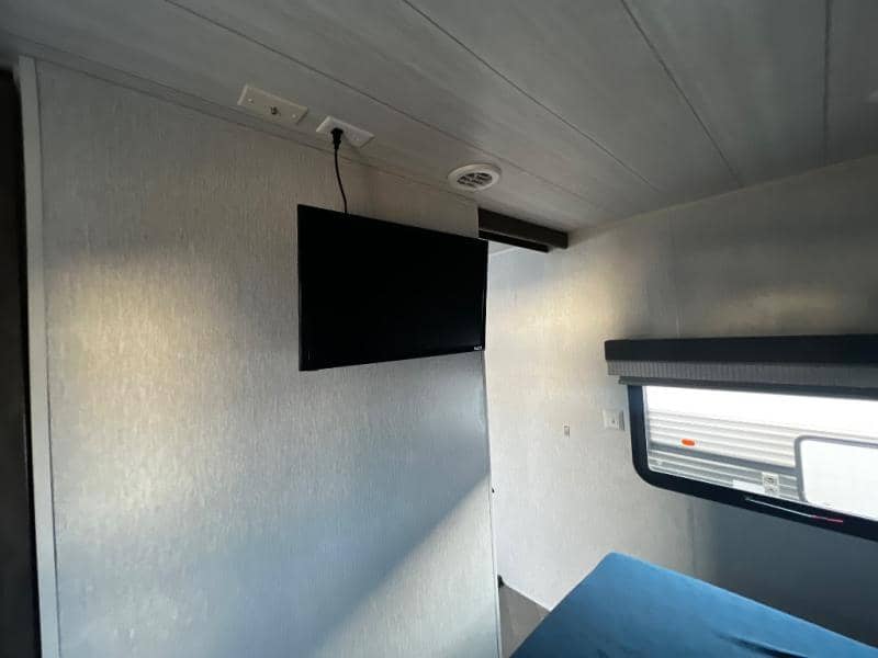 2022 Forest River 2022 Forest River Wildwood - thumbnail 32