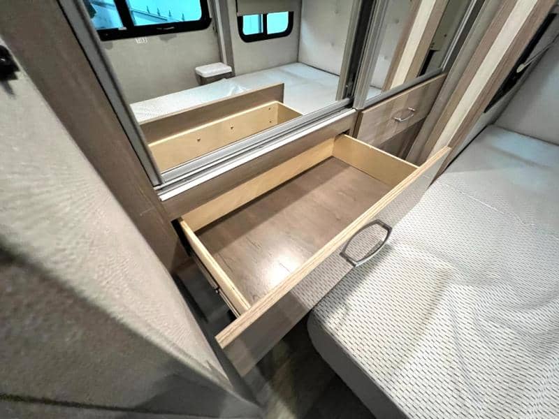 2024 Thor Motor Coach 2024 Thor Motor Coach Tiburon - thumbnail 4