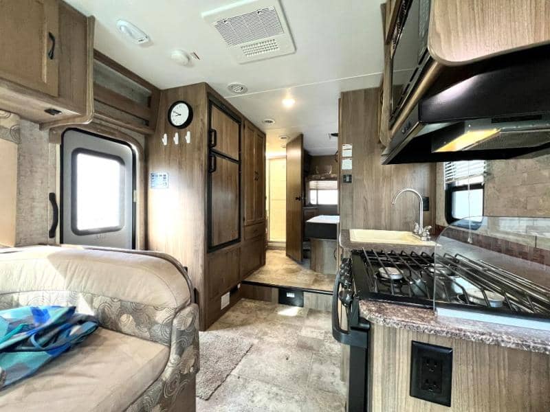 2017 Coachmen 2017 Coachmen Freelander - thumbnail 19