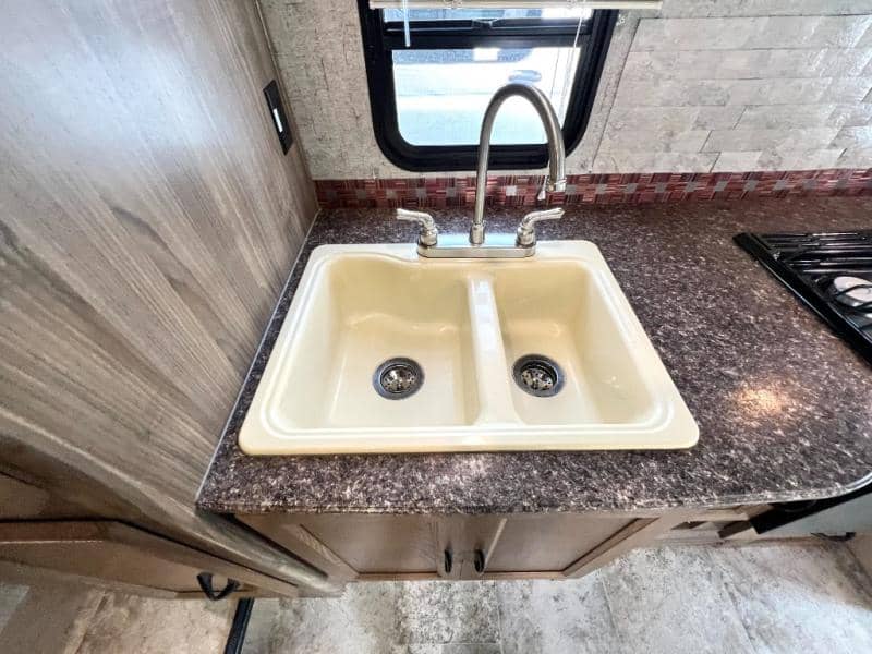 2017 Coachmen 2017 Coachmen Freelander - thumbnail 22