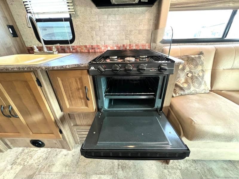 2017 Coachmen 2017 Coachmen Freelander - thumbnail 27