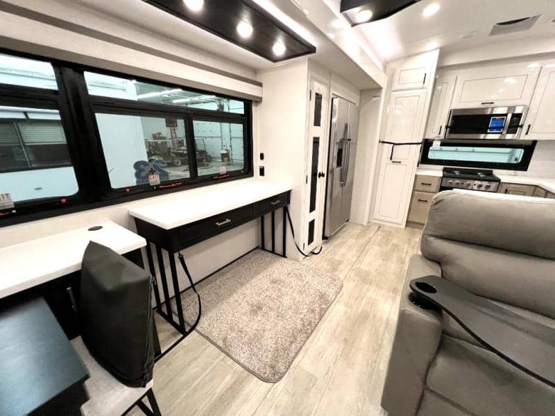 2026 Jayco 2026 Jayco Pinnacle - thumbnail 6