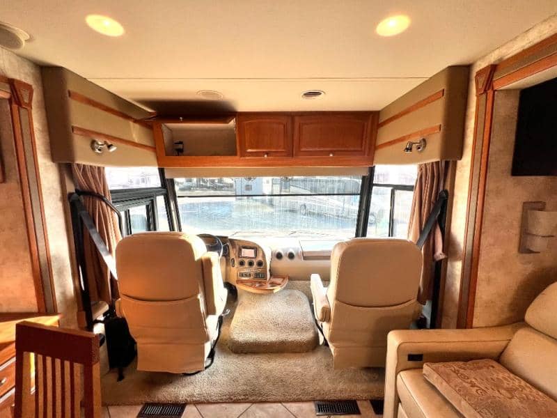 2012 Winnebago 2012 Winnebago Adventurer - thumbnail 3