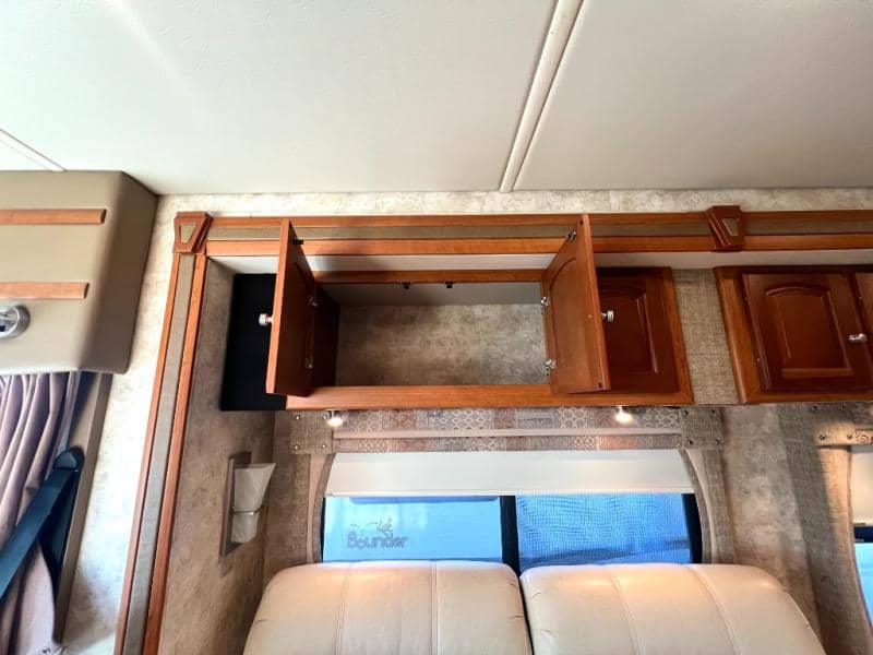 2012 Winnebago 2012 Winnebago Adventurer - thumbnail 17