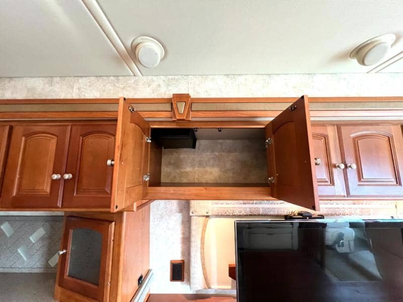 2012 Winnebago 2012 Winnebago Adventurer - thumbnail 18