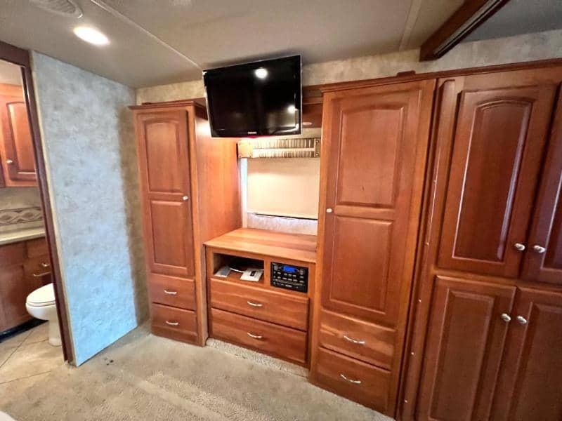 2012 Winnebago 2012 Winnebago Adventurer - thumbnail 37