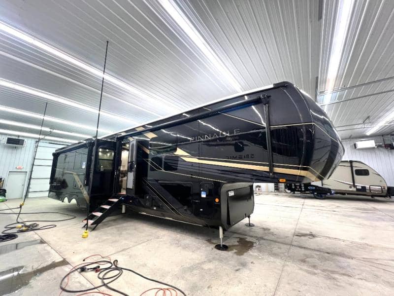 2026 Jayco 2026 Jayco Pinnacle - thumbnail 3