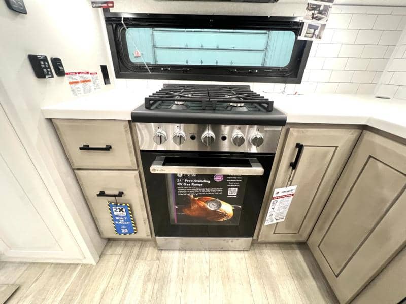 2026 Jayco 2026 Jayco Pinnacle - thumbnail 35