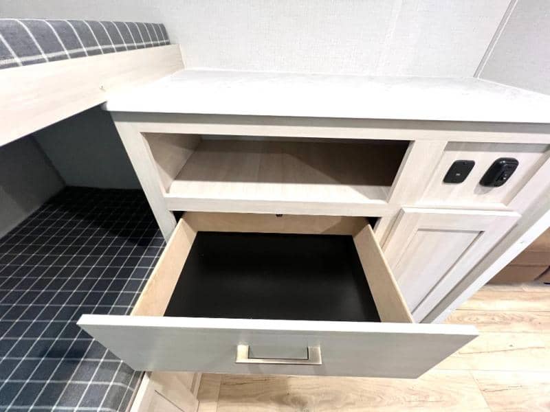 2026 Forest River 2026 Forest River Surveyor Legend - thumbnail 31