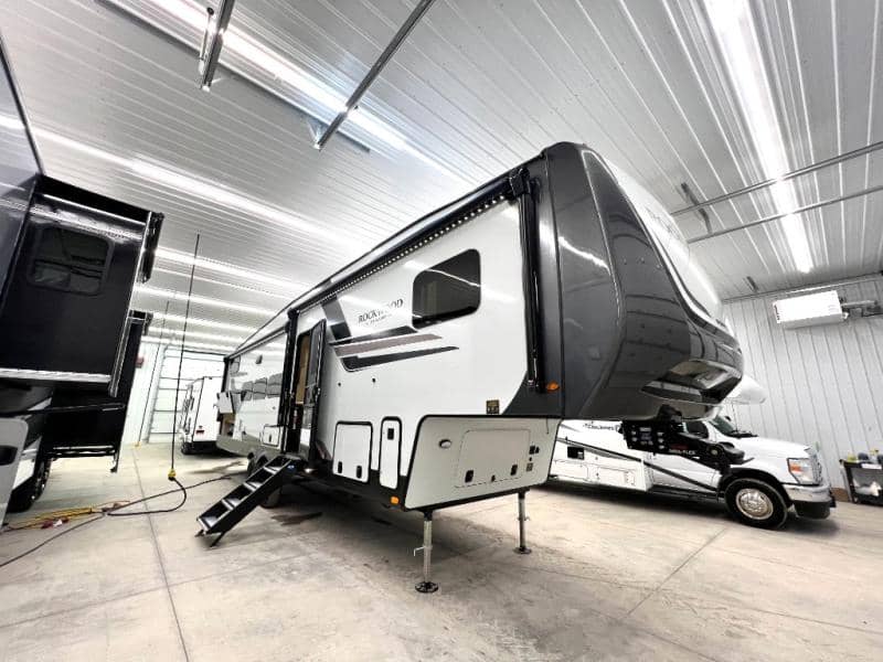 2026 Forest River 2026 Forest River Rockwood Signature - thumbnail 3