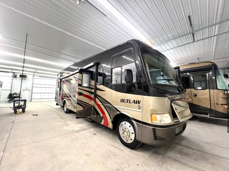 2013 Thor Motor Coach 2013 Thor Motor Coach Outlaw - thumbnail 2