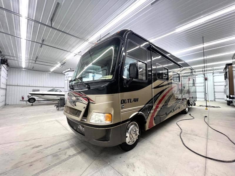 2013 Thor Motor Coach 2013 Thor Motor Coach Outlaw - thumbnail 4