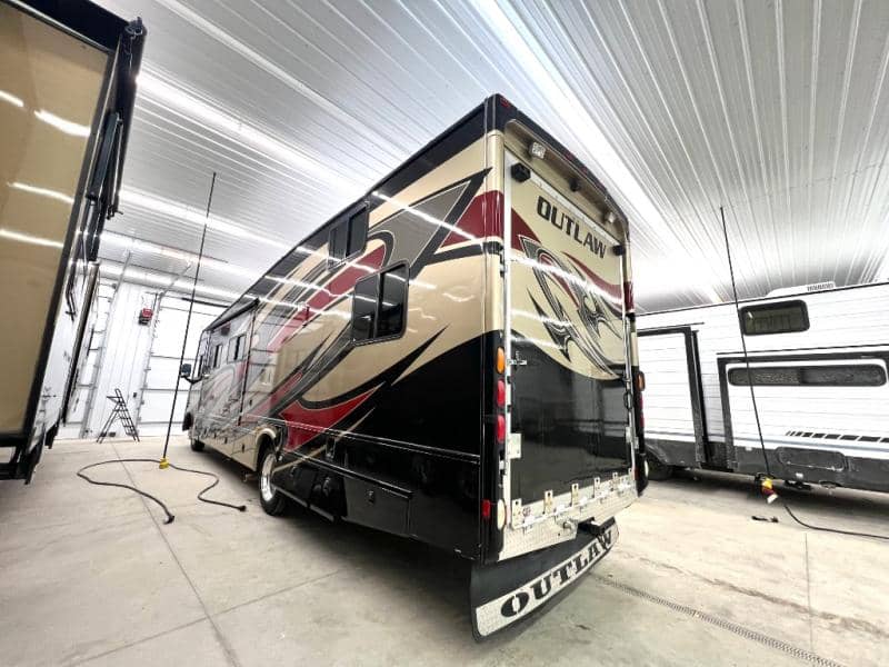 2013 Thor Motor Coach 2013 Thor Motor Coach Outlaw - thumbnail 5
