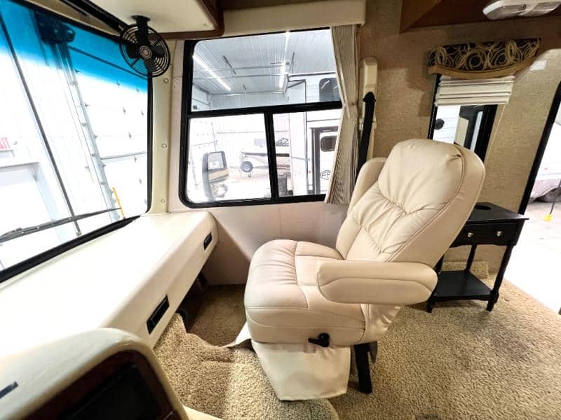 2013 Thor Motor Coach 2013 Thor Motor Coach Outlaw - thumbnail 17