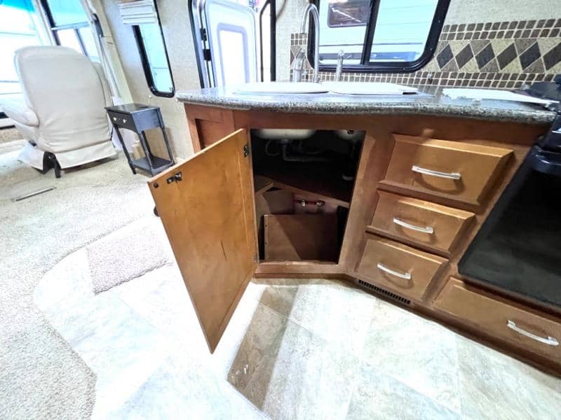 2013 Thor Motor Coach 2013 Thor Motor Coach Outlaw - thumbnail 28