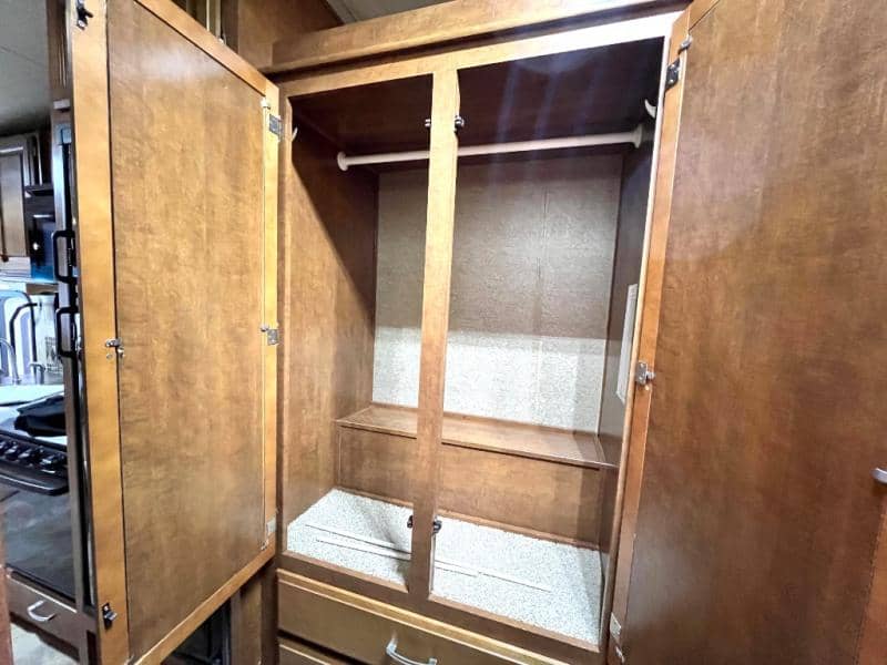 2013 Thor Motor Coach 2013 Thor Motor Coach Outlaw - thumbnail 34