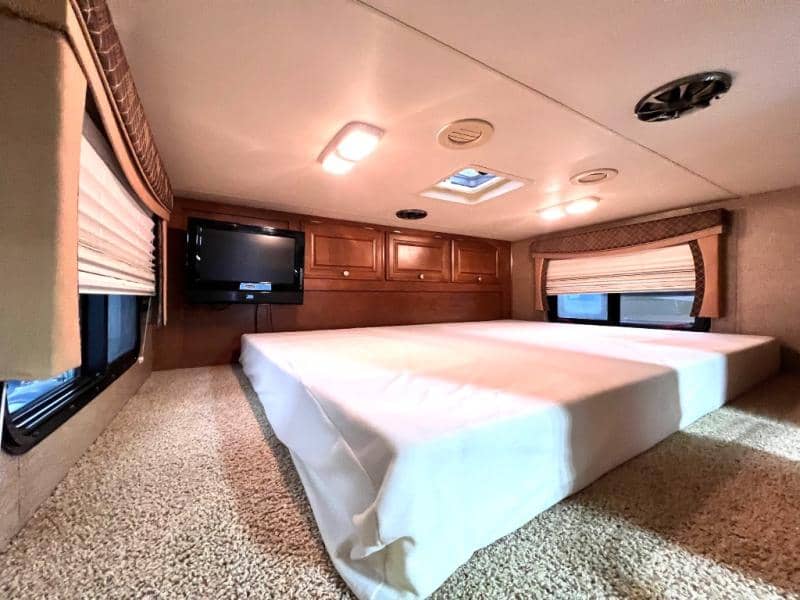 2013 Thor Motor Coach 2013 Thor Motor Coach Outlaw - thumbnail 44