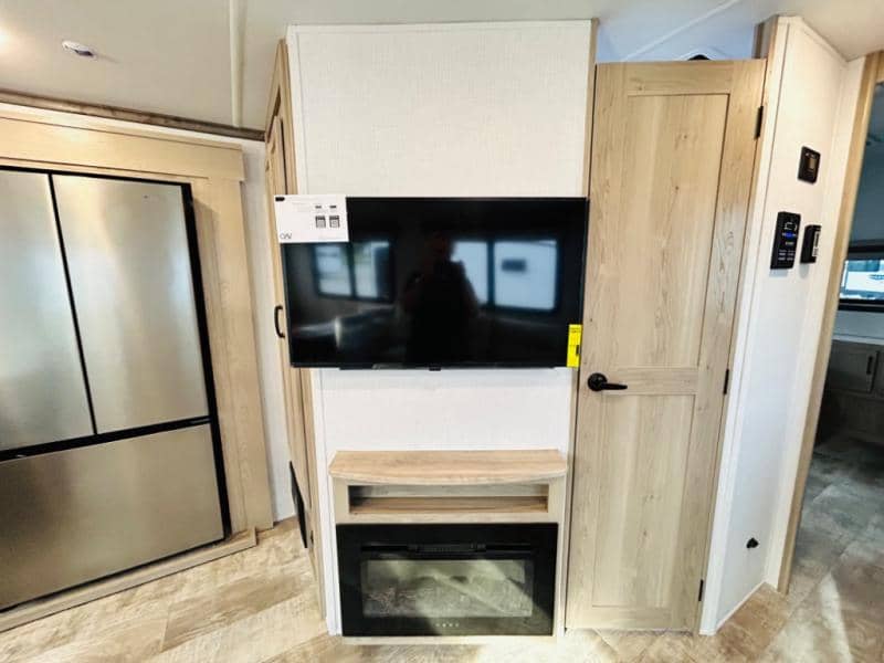 2024 Forest River 2024 Forest River Rockwood Signature - thumbnail 24