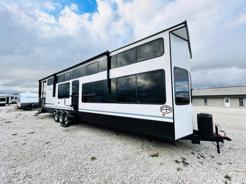 2025 Forest River 2025 Forest River Salem Grand Villa - thumbnail 3