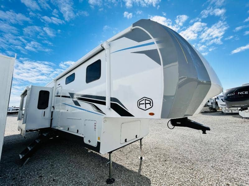 2025 Forest River 2025 Forest River Wildcat - thumbnail 3