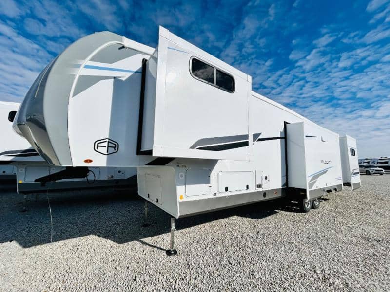 2025 Forest River 2025 Forest River Wildcat - thumbnail 9