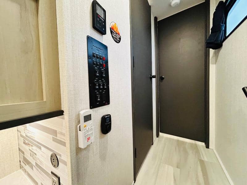 2025 Forest River 2025 Forest River Wildcat - thumbnail 61