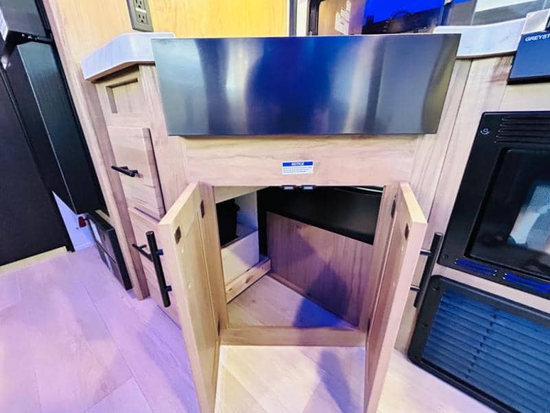 2025 Forest River 2025 Forest River Cherokee Grey Wolf - thumbnail 35