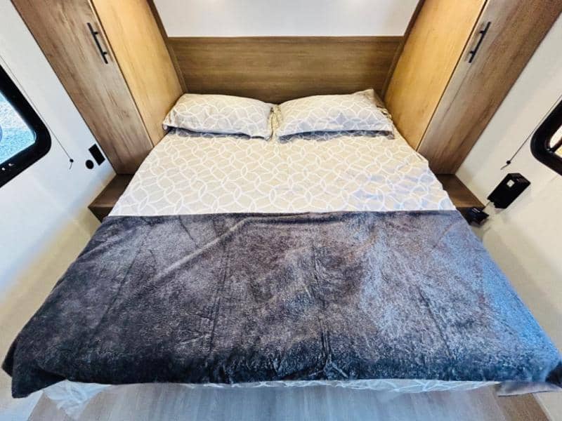 2025 Forest River 2025 Forest River Cherokee Grey Wolf - thumbnail 71