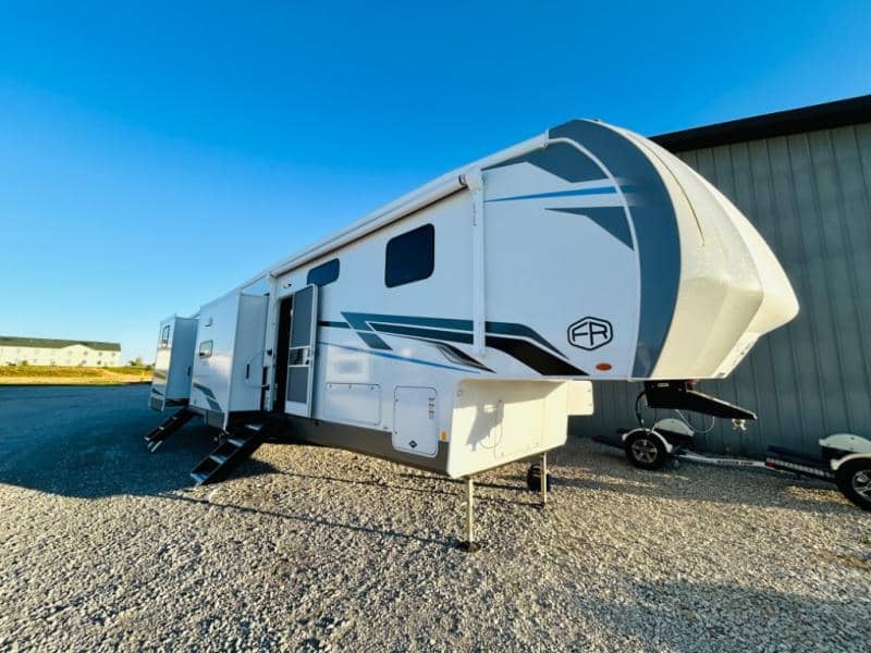 2025 Forest River 2025 Forest River Wildcat - thumbnail 3