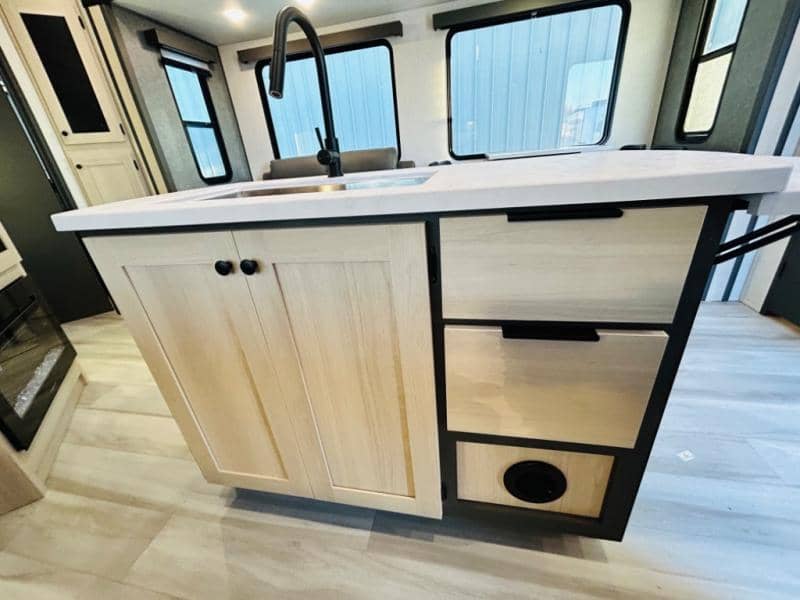 2025 Forest River 2025 Forest River Wildcat - thumbnail 28